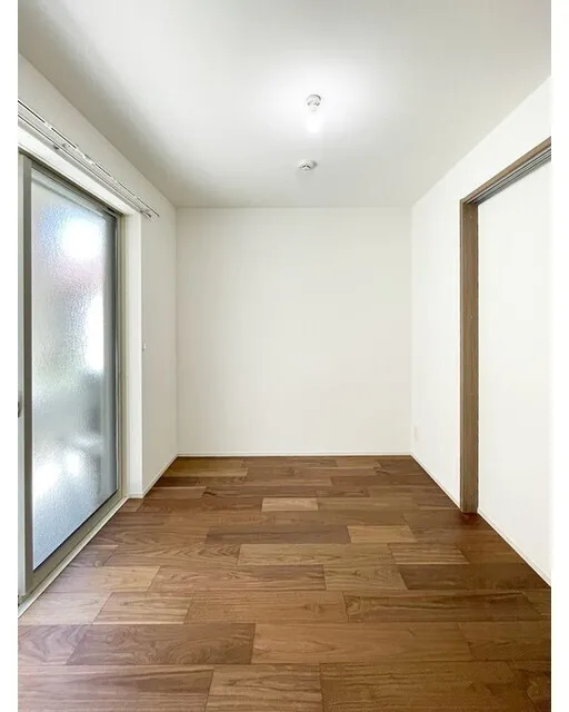 Covent Garden - Interior - ["Flooring", "Floor", "Wall"]