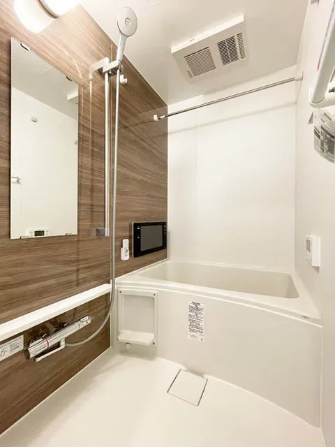 CASA GRAZIE Nishi-Ojima - Interior - ["Plumbing fixture", "Bathtub", "Property"]
