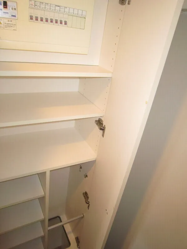Casa Splendid Shin-Nakano - Interior - ["Wood", "Shelving", "Wood stain"]