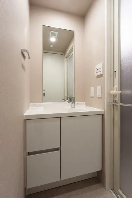 El Sereno Yokohama - Interior - ["Plumbing fixture", "Flooring", "Bathroom cabinet"]