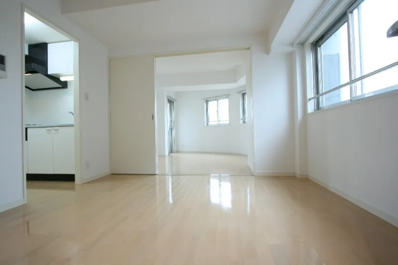 Castalia Hatsudai - Interior - ["Window", "Building", "Fixture"]