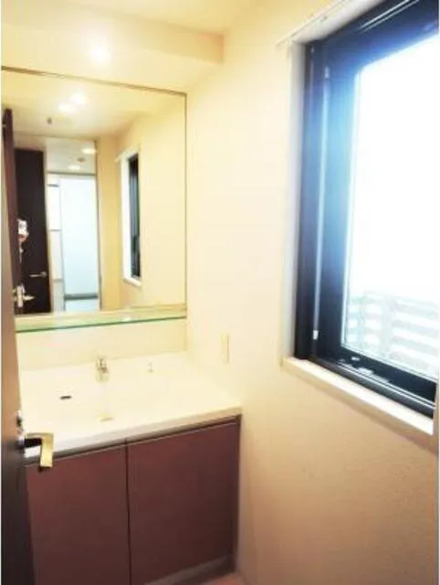 MM Garden - Interior - ["Mirror", "Building", "Sink"]