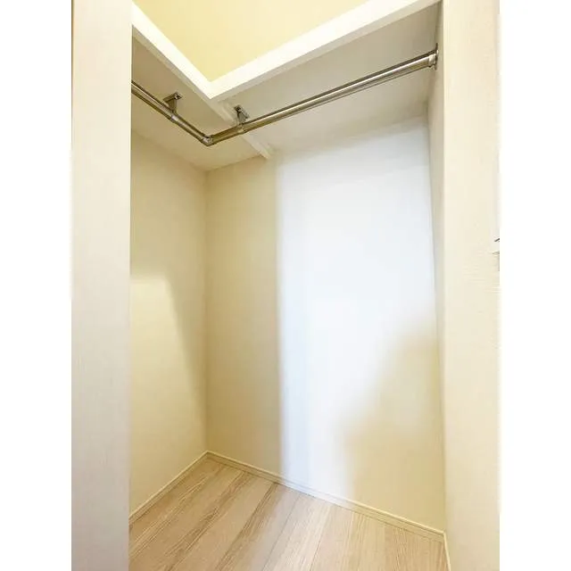 IPSE Yoyogi Uehara - Interior - ["Building", "Wood", "Fixture"]