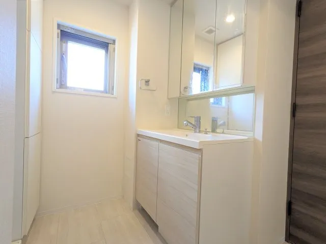 Maxive Asakusa - Interior - ["Flooring", "Floor", "Bathroom cabinet"]