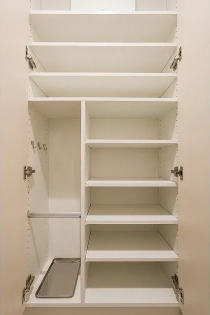 Comforia Liv Bunkyo Gokokuji - Interior - ["Shelving", "Cupboard", "Shelf"]