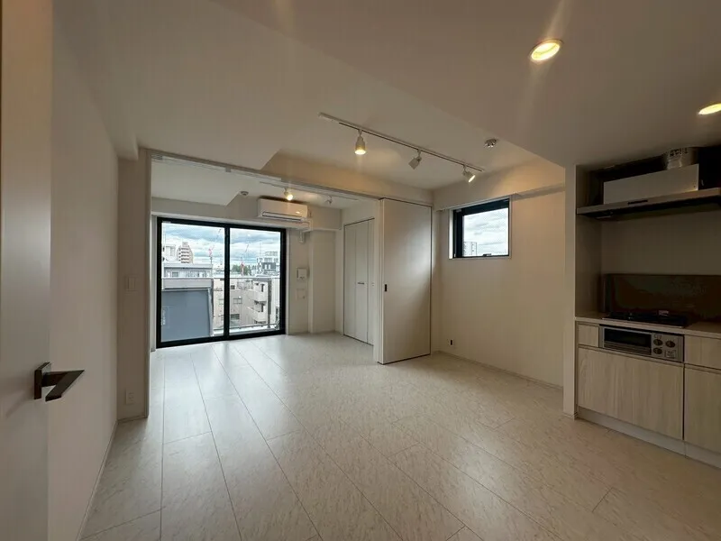 Lumique Omori - Interior - ["Floor", "Flooring", "Ceiling"]