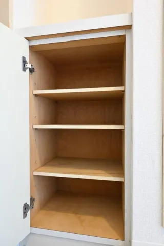 Main Stage Nakai Station - Interior - ["Wood", "Shelving", "Flooring"]