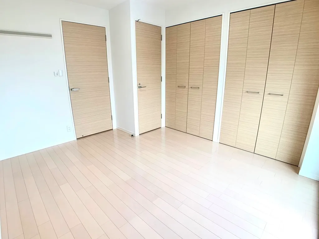 KDX Residence Oyama - Interior - ["Fixture", "Wood", "Building"]