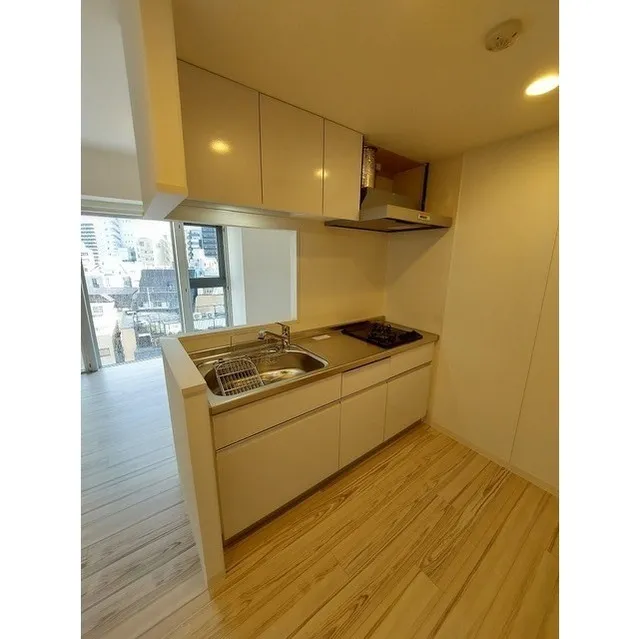 Traverse Monzennakacho - Interior - ["Cabinetry", "Countertop", "Building"]