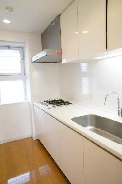 Brillia Ist Sangenjaya Ivy Terrace - Interior - ["Major appliance", "Flooring", "Kitchen"]