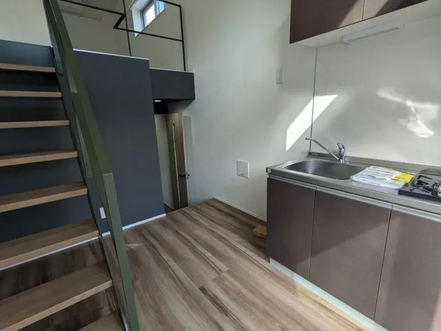 Arika Omori 1 - Interior - ["Floor", "Hardwood", "Aluminium"]