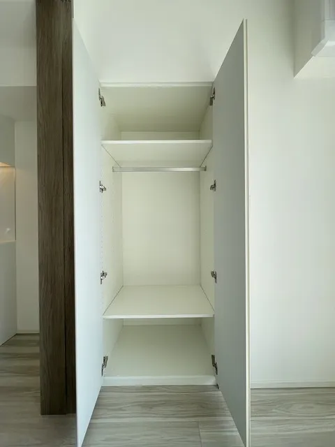 Stylio Kamata West - Interior - ["Wall", "Wood", "Flooring"]