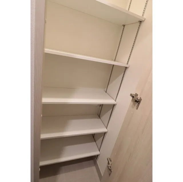 Refir Orbe Asakusabashi - Interior - ["Shelf", "Shelving", "Wood"]