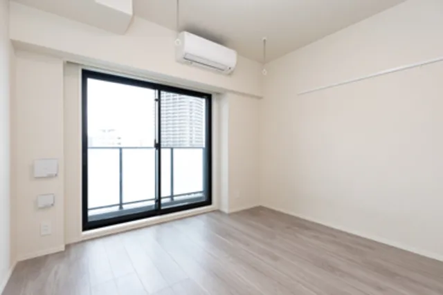 SG Court Otsuka Station - Interior - ["Window", "Building", "Fixture"]