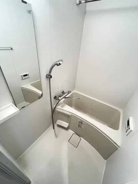 Cross Residence Iidabashi - Interior - ["Automotive design", "Fixture", "Composite material"]