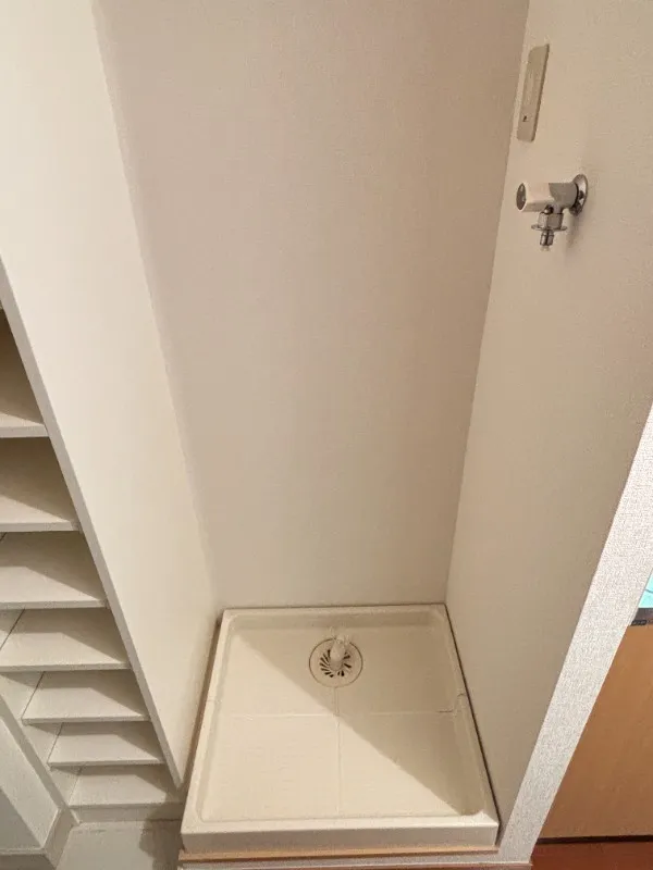 FSC Shinjuku Mansion - Interior - ["Wood", "Ceiling", "Grey"]