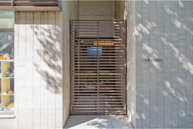 LA TERRA - Exterior - ["Wall", "Door", "Facade"]