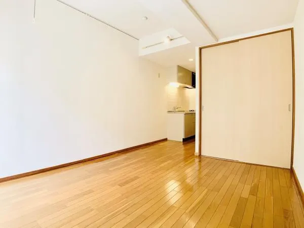Bregrace Sangubashi - Interior - ["Wood flooring", "Flooring", "Floor"]