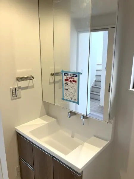 Lumiere Kaizukazaka - Interior - ["Sink", "Property", "Tap"]