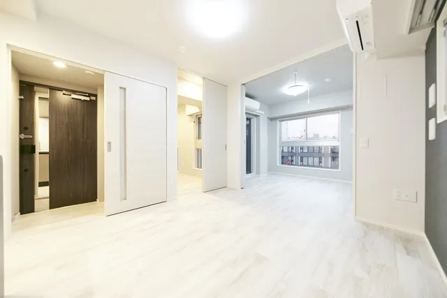 BCN Residence Hatchobori - Interior - ["Building", "Window", "Fixture"]