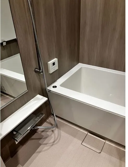 Brands Shibaura - Interior - ["Flooring", "Floor", "Plumbing fixture"]