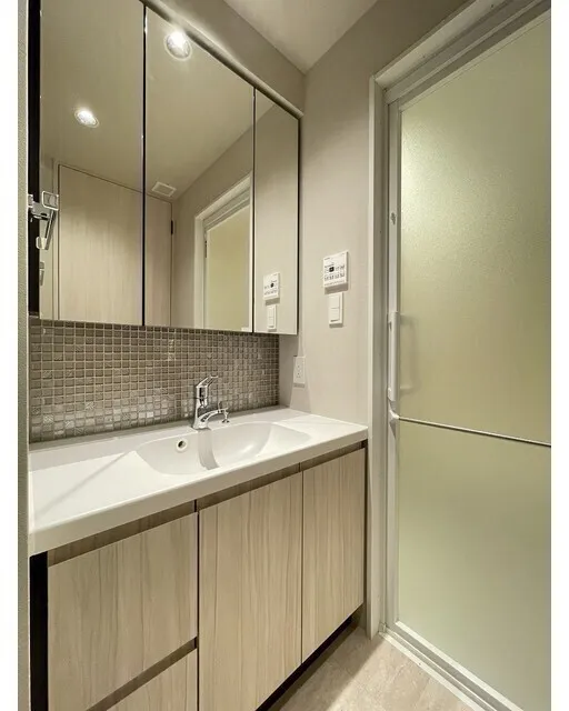 Season Flats Omorinishi - Interior - ["Flooring", "Interior design", "Floor"]
