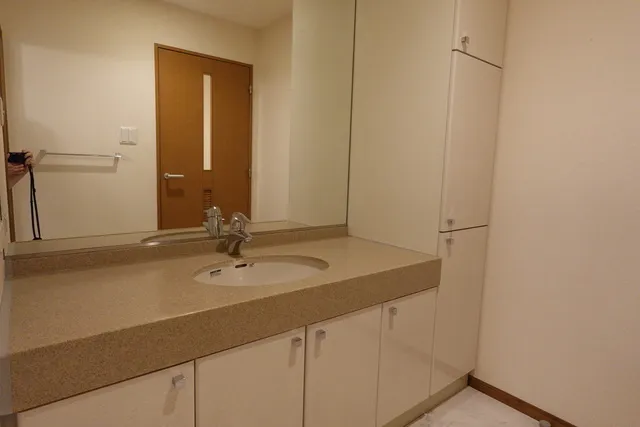 Garden Higashigaoka - Interior - ["Flooring", "Wall", "Bathroom Sink"]
