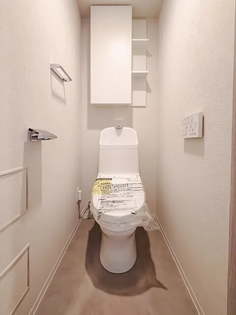 Brookside Residence Kiba - Interior - ["Toilet seat", "Toilet", "Flooring"]
