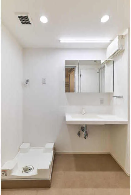 Comforia Takenotsuka East - Interior - ["Flooring", "Plumbing fixture", "Floor"]