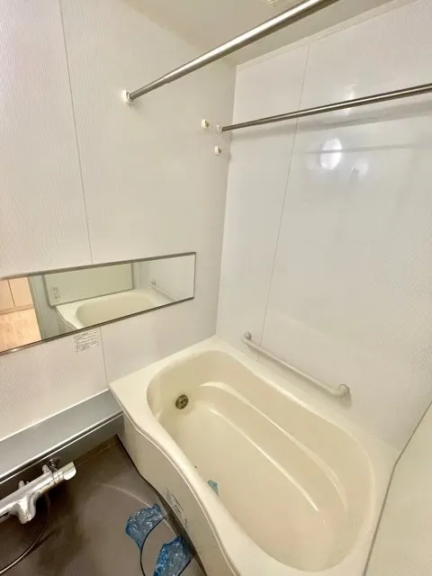 Residia Nishi Azabu - Interior - ["Bathtub", "Plumbing fixture", "Bathroom"]
