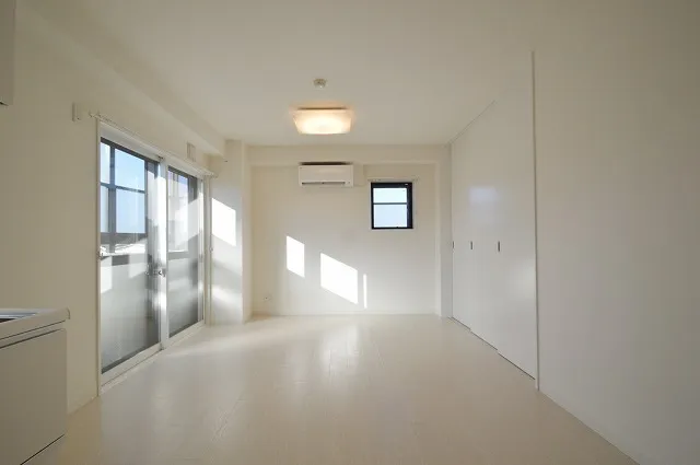 SOCIETY OPUS-TWO - Interior - ["Floor", "Ceiling", "Apartment"]