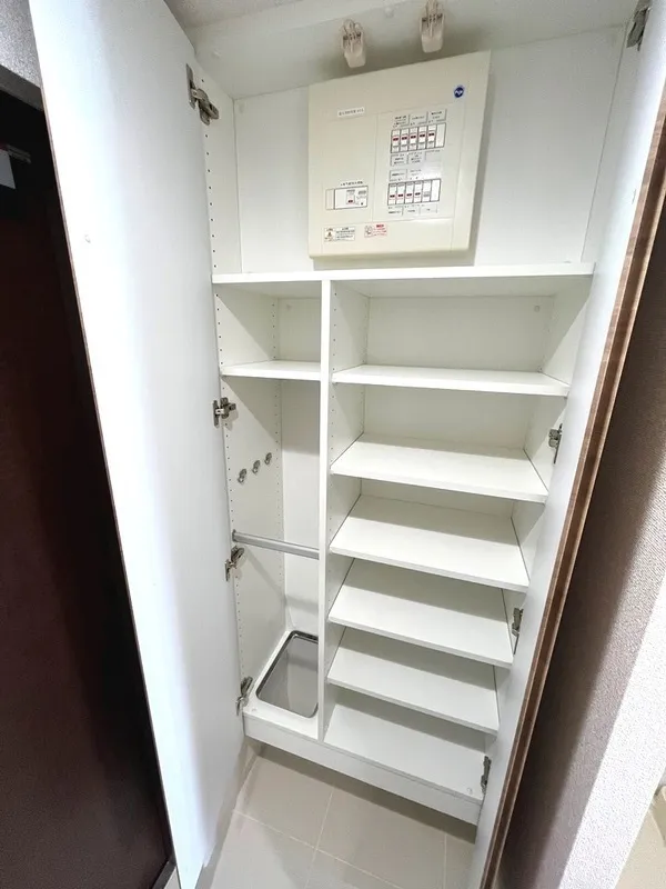 HF Ryogoku Residence - Interior - ["Shelving", "Cabinetry", "Household hardware"]