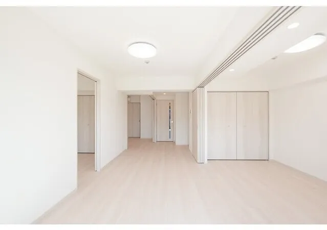 Comforia Liv Toyosu Canal - Interior - ["Flooring", "Floor", "Ceiling"]