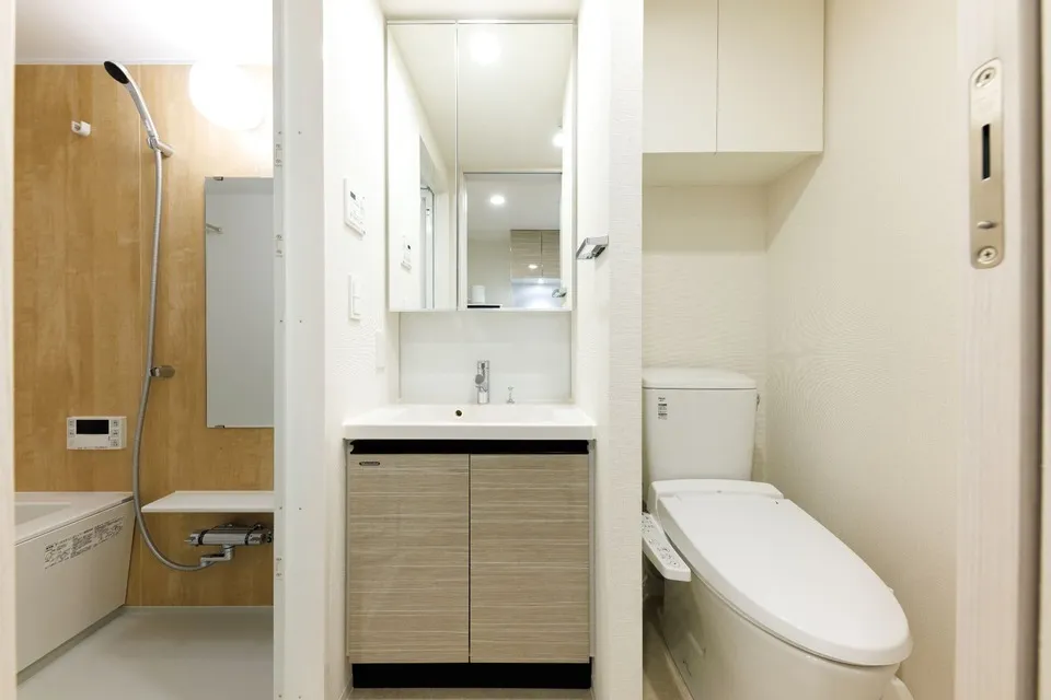 Hmlet Koenji II - Interior - ["Plumbing fixture", "Bathroom", "Flooring"]