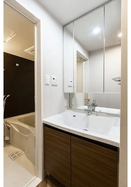 Comforia Live Negishi Nichome - Interior - ["Flooring", "Floor", "Interior design"]
