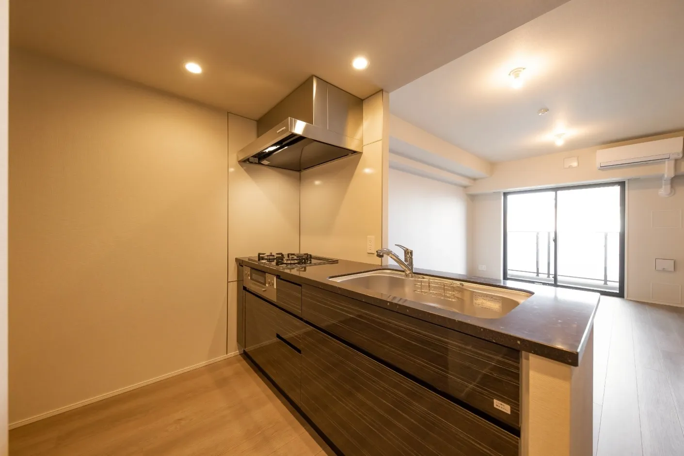 Doue Waseda - Interior - ["Tap", "Cabinetry", "Countertop"]