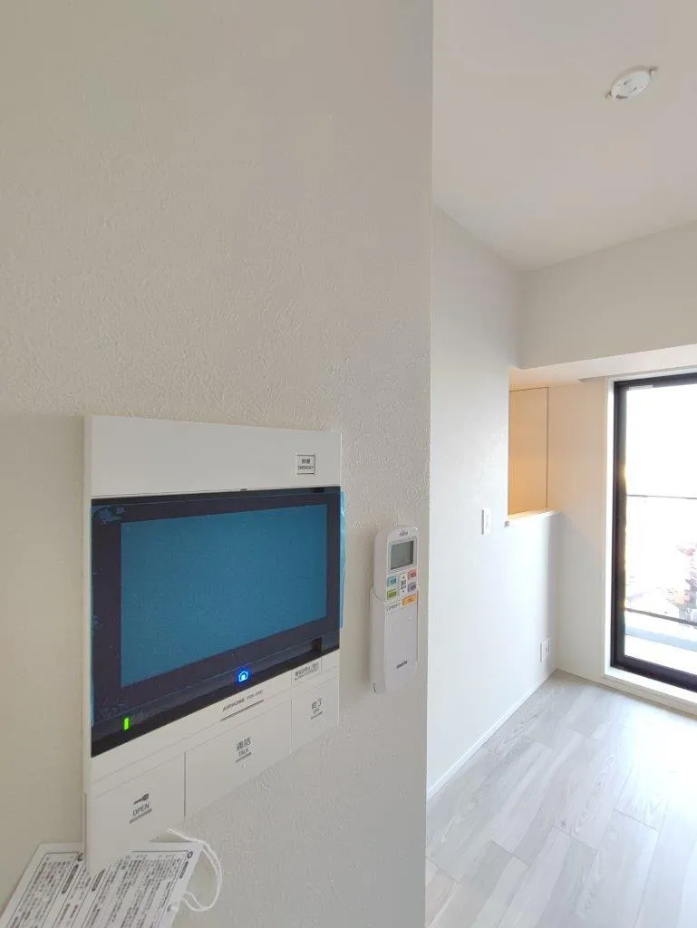 Cross Residence Takadanobaba - Interior - ["Computer keyboard", "Window", "Interior design"]