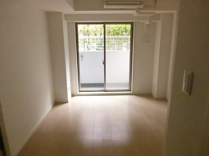 RESIDIA Kamiochiai - Interior - ["Building", "Window", "Fixture"]