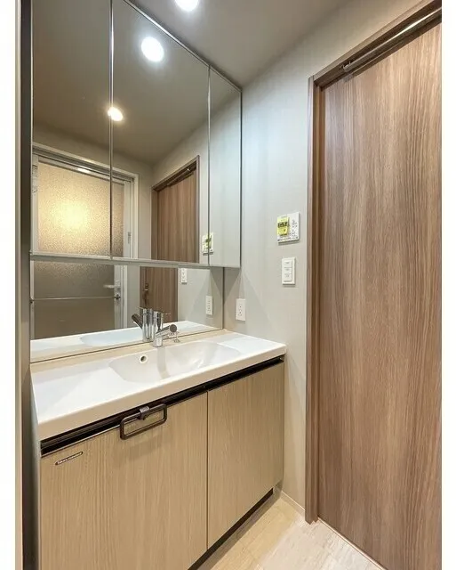 Comforia Liv Minamisunamachi East - Interior - ["Flooring", "Interior design", "Floor"]