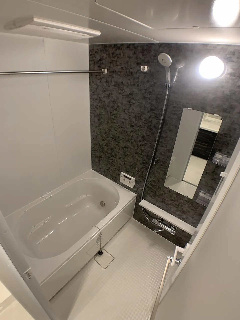 Gran Casa Ryogoku Verde - Interior - ["Plumbing fixture", "Property", "Bathtub"]