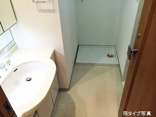 Comforia Itabashi Nakajuku - Interior - ["Tap", "Sink", "Plumbing fixture"]