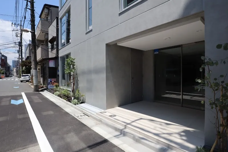Atrio Flats Kiyosumi Shirakawa - Exterior - ["Concrete", "Sidewalk", "Plaster"]