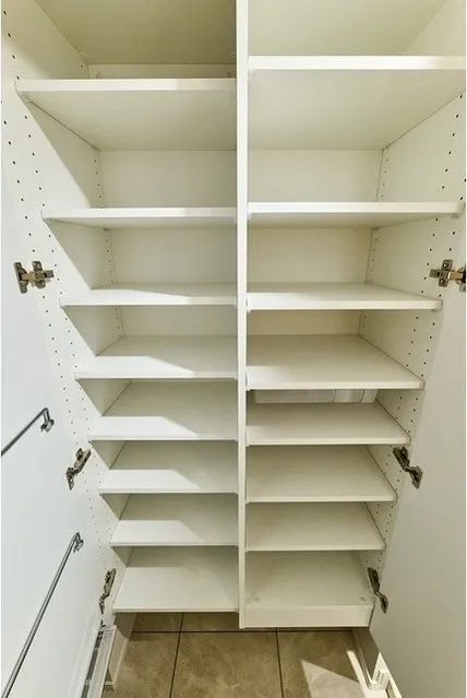 Lefon Progres Akabane Marks - Interior - ["Cupboard", "Shelving", "Shelf"]
