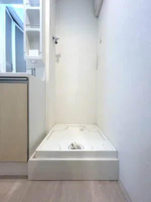 El Faro Komazawa Daigaku - Interior - ["Flooring", "Floor", "Plumbing fixture"]