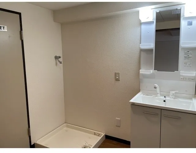 Pilot House Kita Shinjuku - Interior - ["Floor", "Flooring", "Plumbing fixture"]