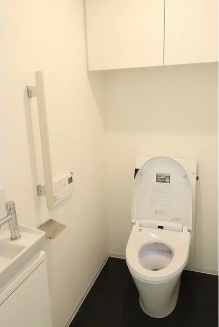 JP Noie Ebisu West - Interior - ["Toilet seat", "Toilet", "Bathroom"]