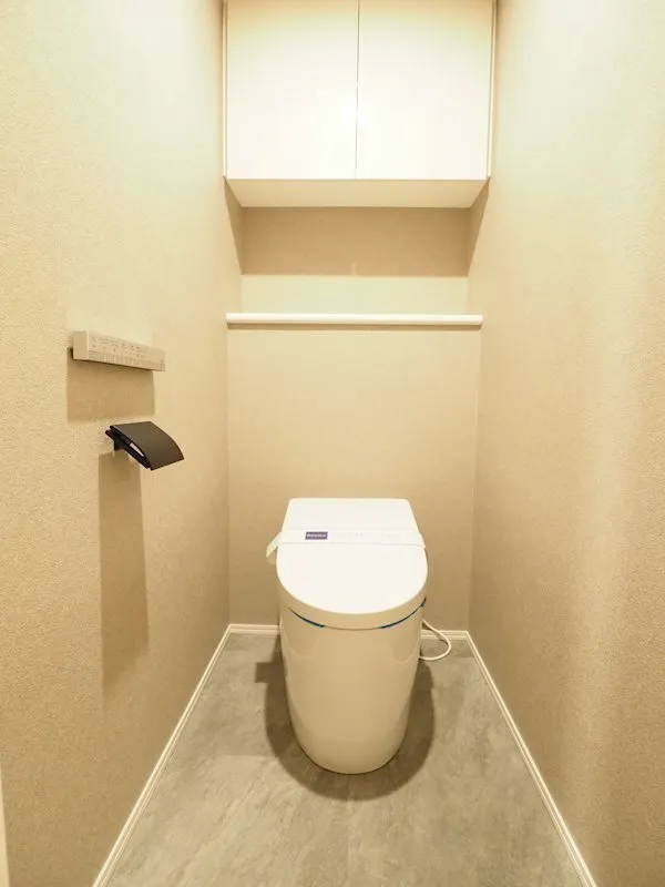 Residia Tower Kamiikebukuro (Tower Building) - Interior - ["Toilet seat", "Flooring", "Floor"]