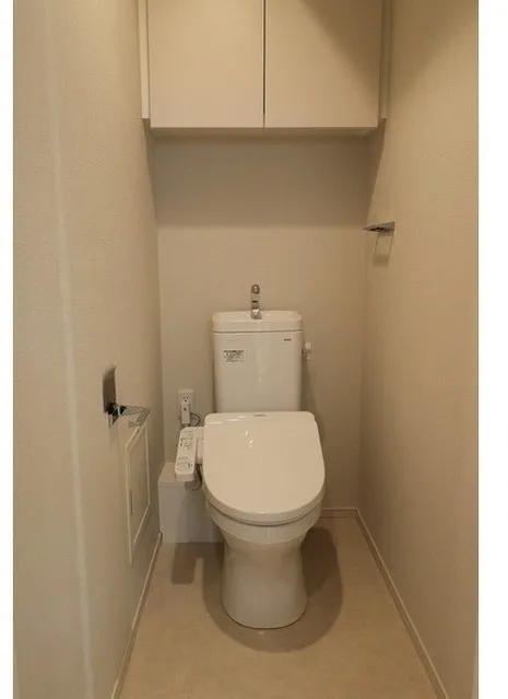 Comforia Shin-Nakano - Interior - ["Toilet seat", "Toilet", "Plumbing fixture"]