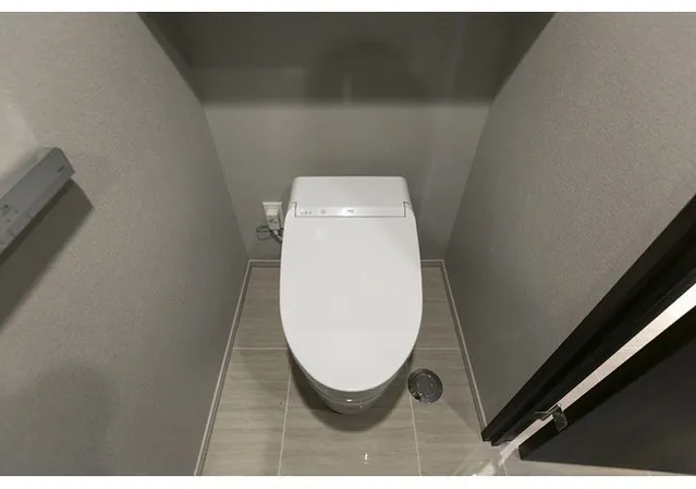 Tokyo Port City Takeshiba Residence Tower - Interior - ["Toilet seat", "Toilet", "Plumbing fixture"]