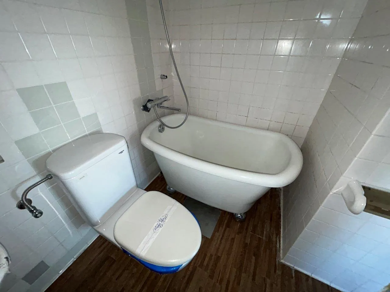 Aikawa Residence - Interior - ["Bathroom", "Plumbing fixture", "Toilet seat"]